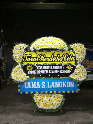 Papan Bunga Duka di Gumuruh